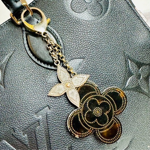 Louis Vuitton Stipply Flower Gold Brass & Tortoise Acetate Bag Charm, EUC - Picture 4 of 16